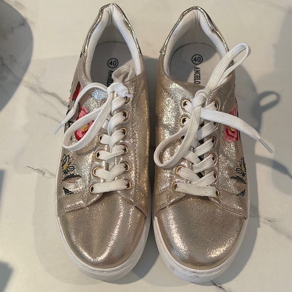 Angelo Milano gold FLORAL EMBROIDERED SNEAKERS, size 7 - Picture 2 of 5